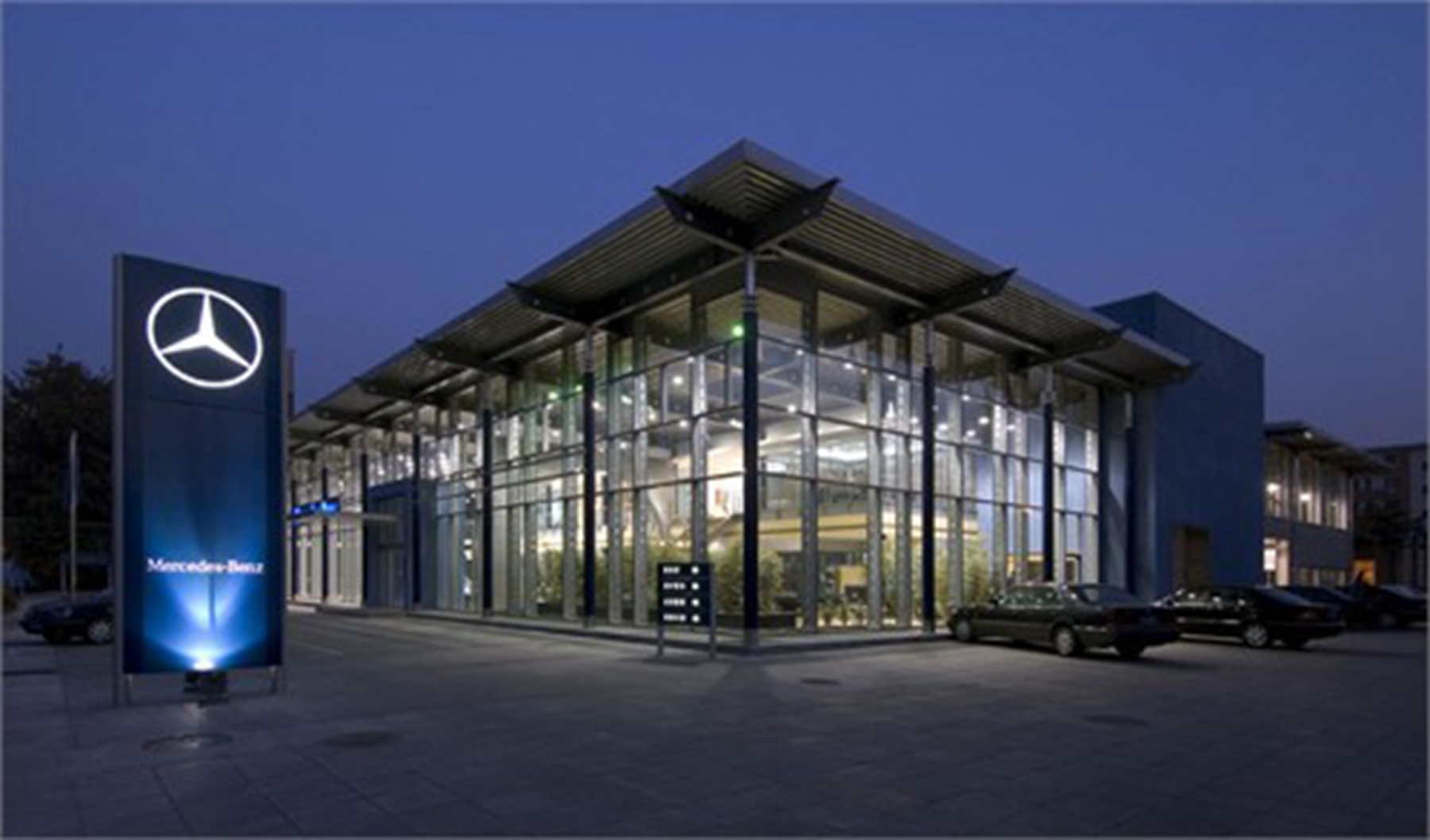 奔驰e爆胎换胎多少钱一个,奔驰e350爆胎了还可以开吗