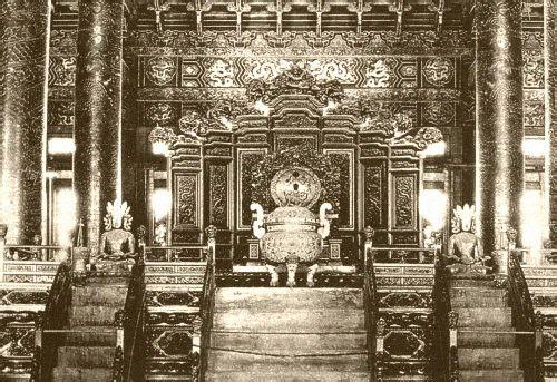 世凯率百官到孔庙祭孔到天坛祭天