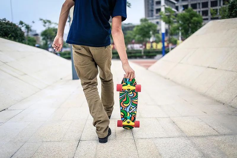 滑板新手入门选什么样的滑板,各种各样滑板