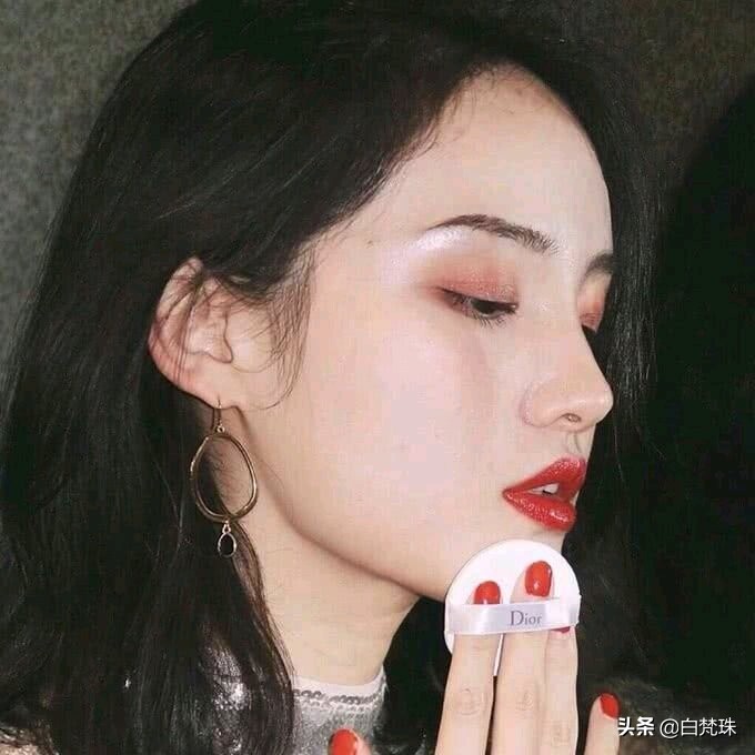 有没有细腻又控油的粉饼啊,有没有不脱妆的定妆粉饼