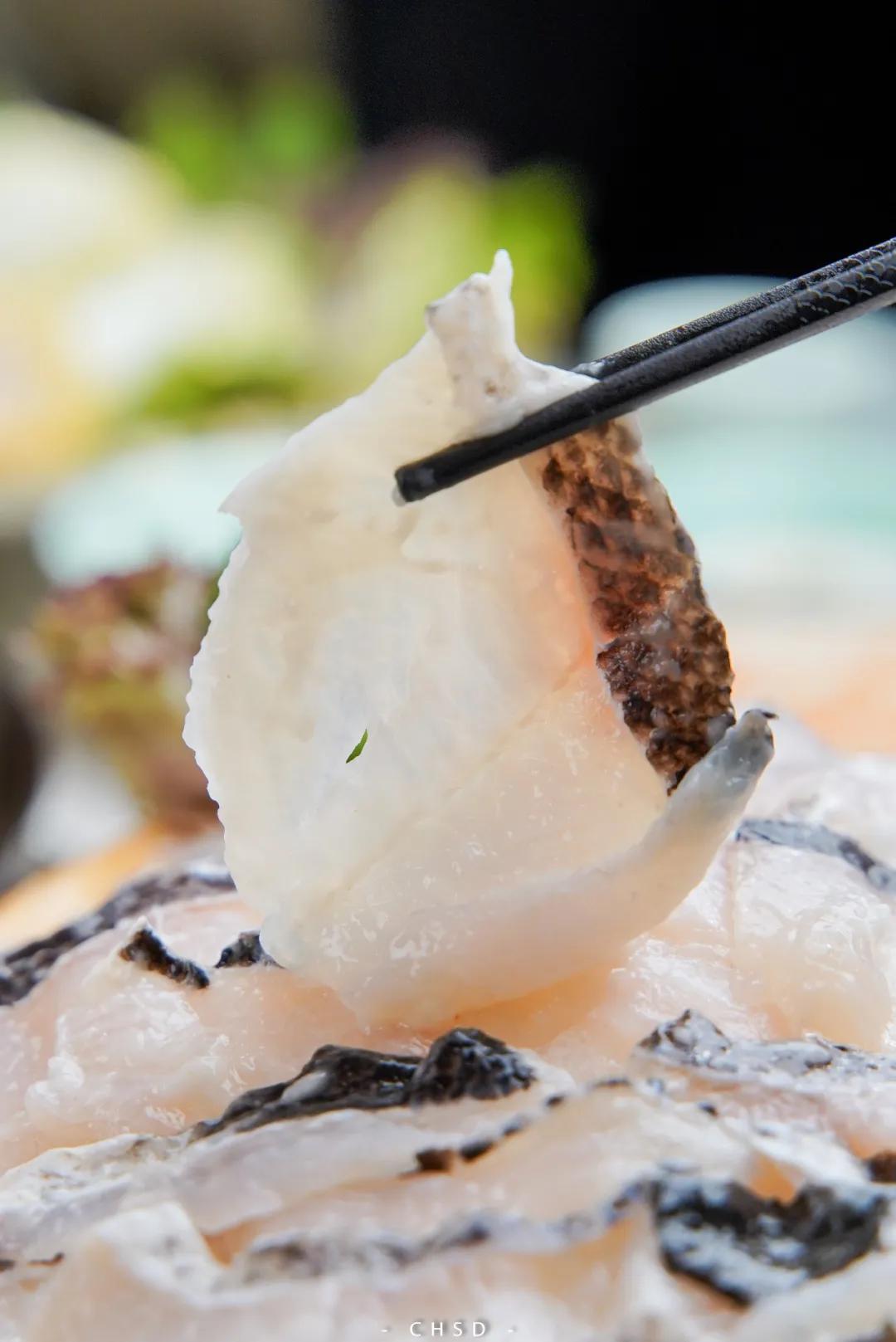 椰椰椰！这家人气椰子鸡专门店，光是汤底就喝饱了