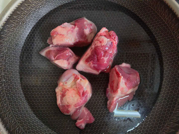 无论炖什么鱼哪2种料不能放,炖大骨头汤需要放哪些调料