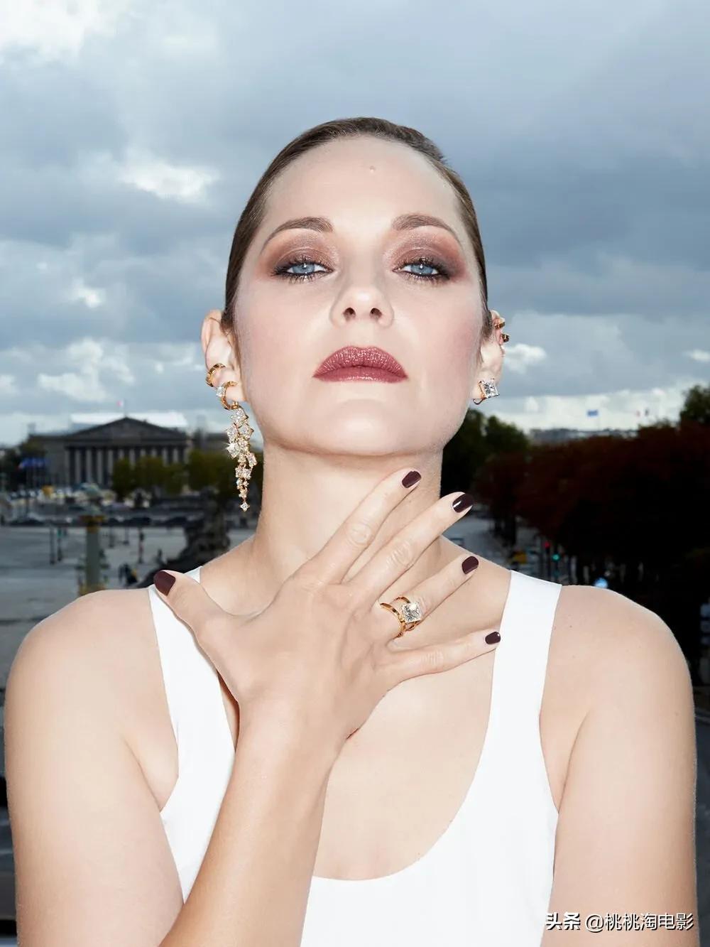 组图：美得毫不费力！“法国玫瑰”玛丽昂·歌迪亚杂志大片