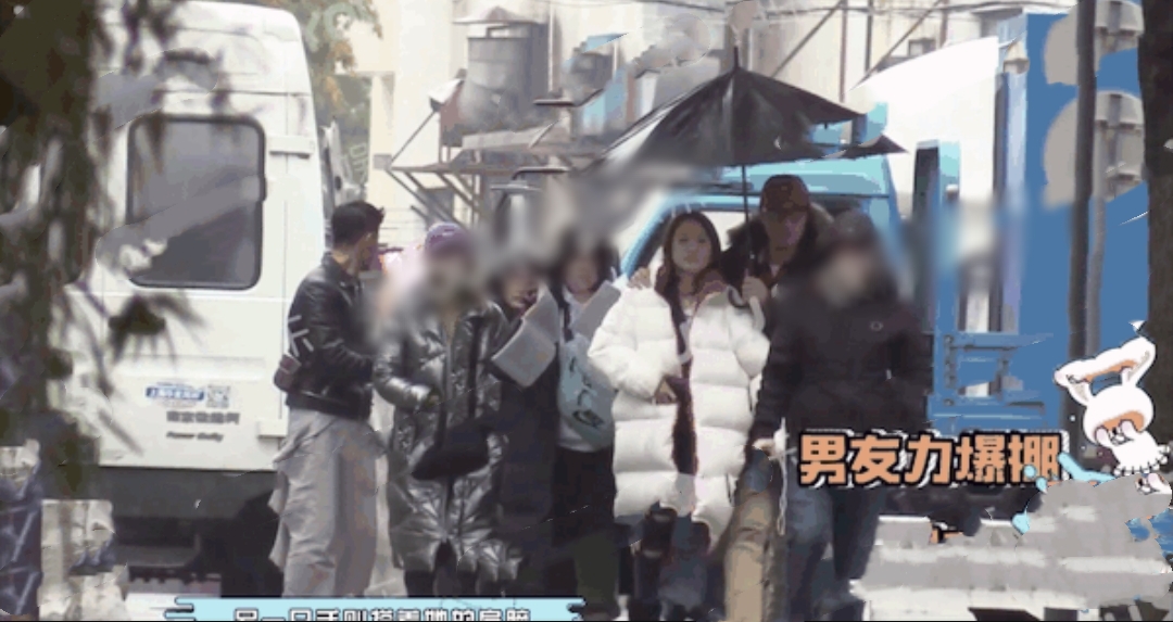 艾伦给陈乔恩飞吻,艾伦抱陈乔恩视频