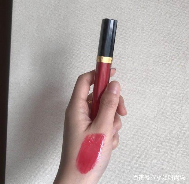 嘴唇颜色暗沉适合什么口红色号,黄皮深唇色适合哪种颜色的口红