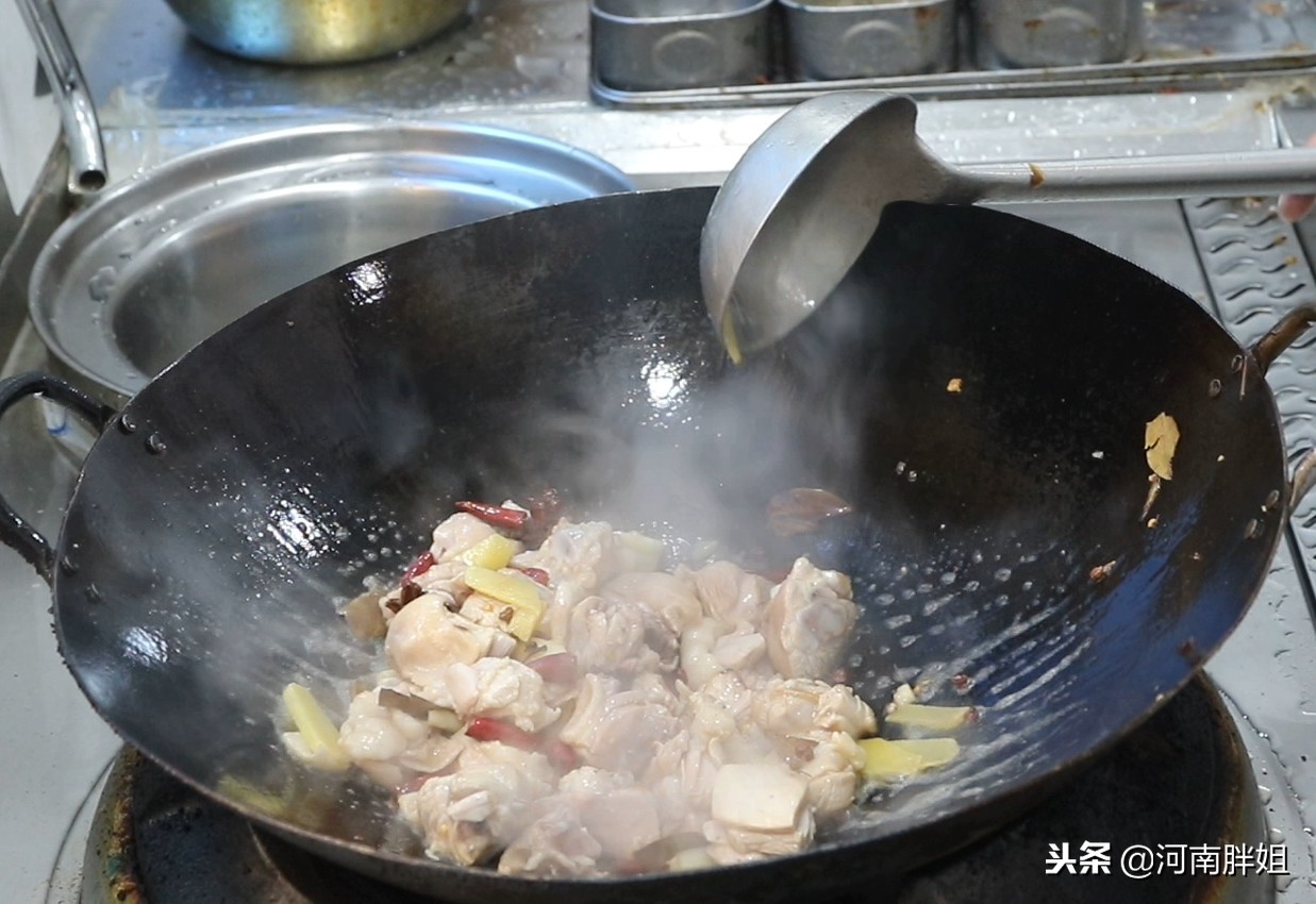 鸡肉怎么炒不柴简单又好吃,怎么炒鸡肉不腥又嫩视频