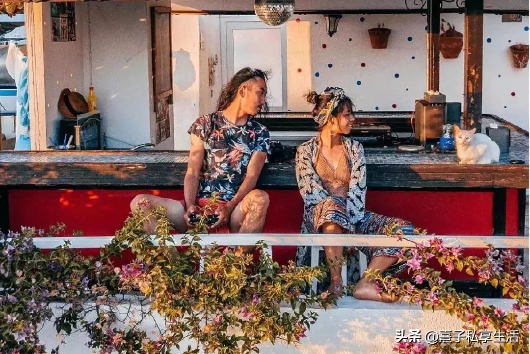 环游世界夫妻赚了十个亿,情侣环游世界视频