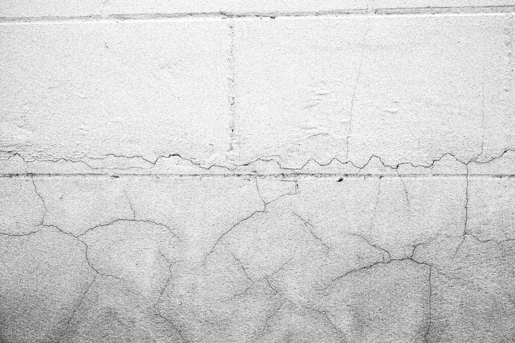 混凝土楼板出现裂缝的原因是什么,钢筋混凝土楼板裂缝是什么原因