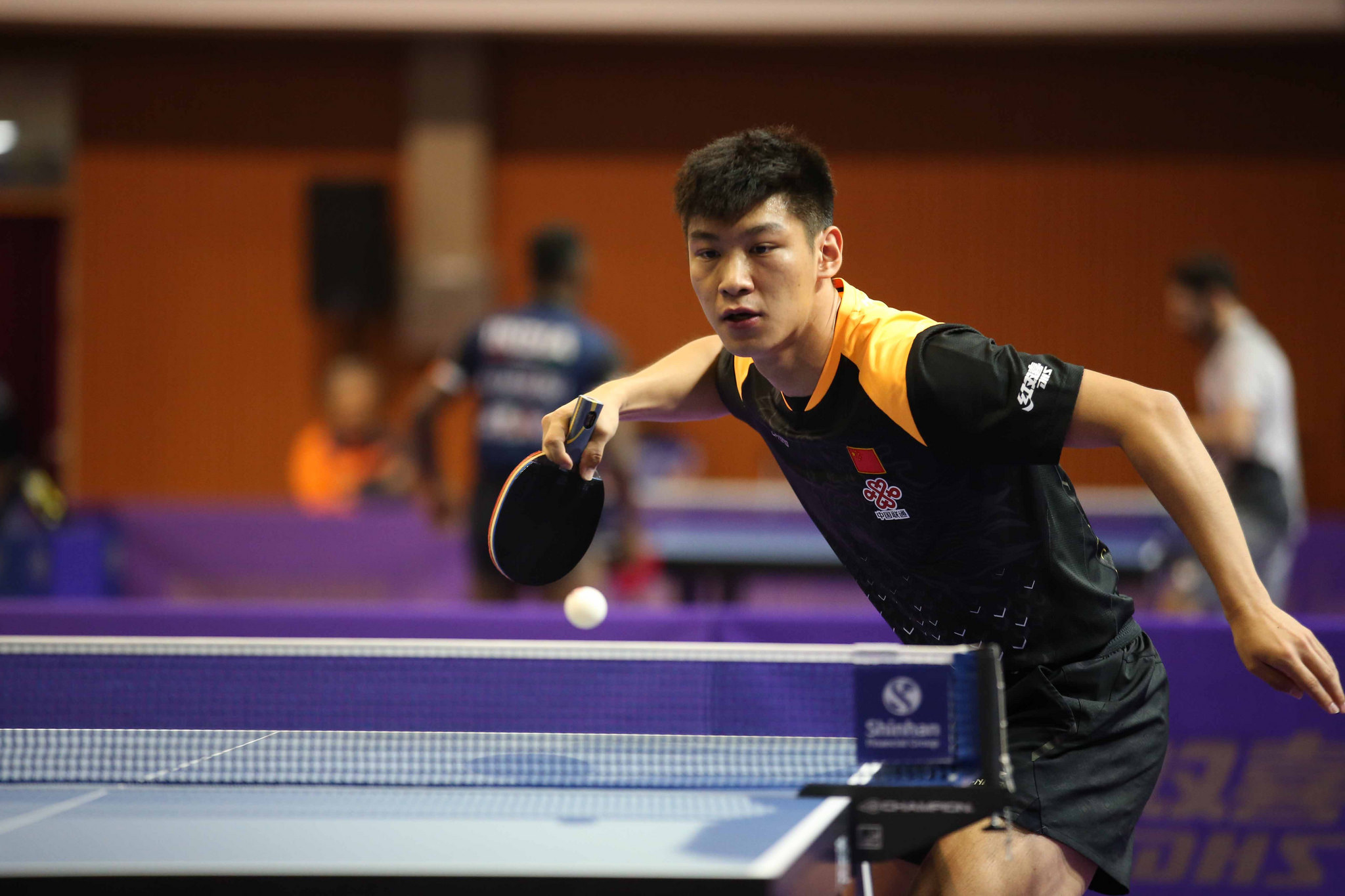 鹰眼挑战成惯例，梁靖崑薛飞皆挑战失败，裁判员经受住考验