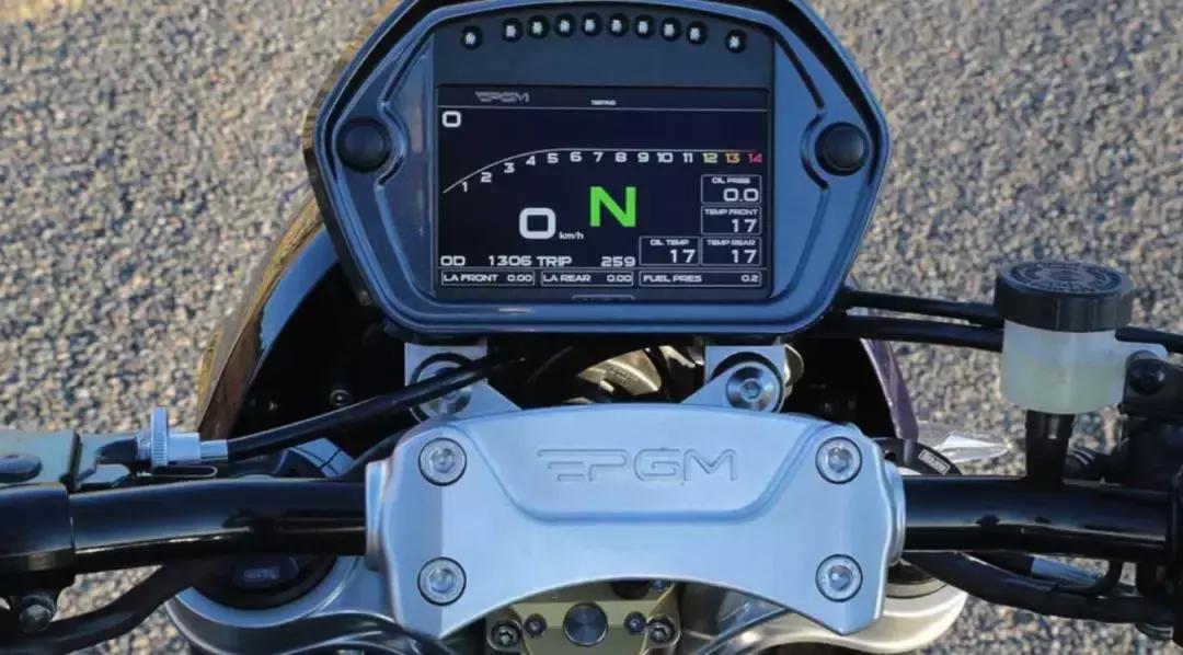 V8发动机，334匹马力！地表最强量产摩托PGMV8上市