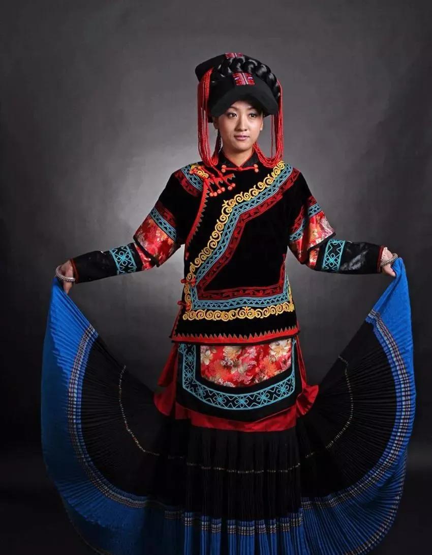 云南少数民族服饰图片,最好看的云南民族服饰