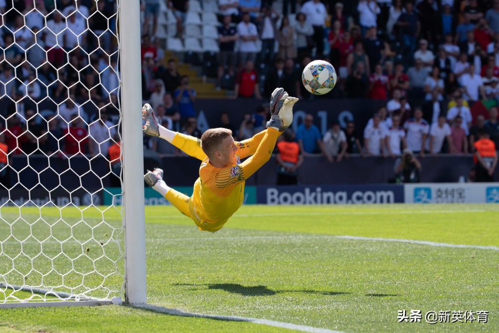 晨读-队史第二座奖杯！他们是真正的黄金一代