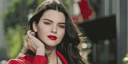 杨幂的枫叶红的口红是什么牌子,杨幂推荐的口红色号