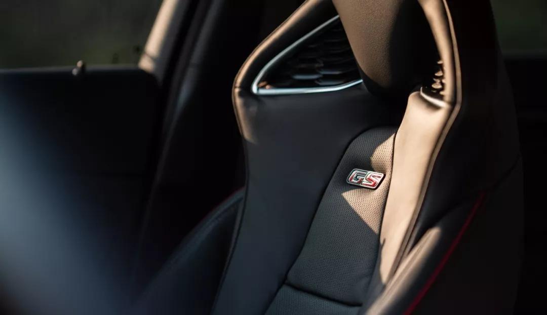 君威gs适合入手吗,小白买车速腾和君威建议买哪个