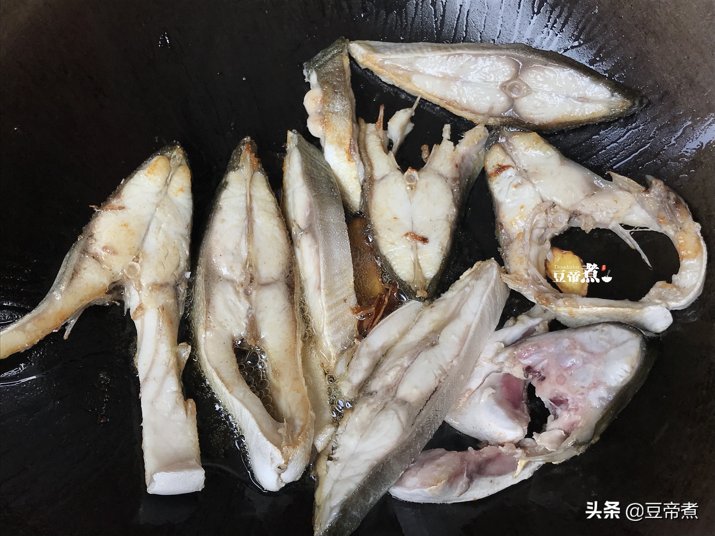 鱼别再蒸着吃了,鱼一般吃清蒸比较多保持鱼的鲜味