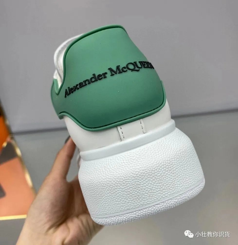 亚历山大麦昆帆布白鞋维修,亚历山大麦昆白鞋搭西服