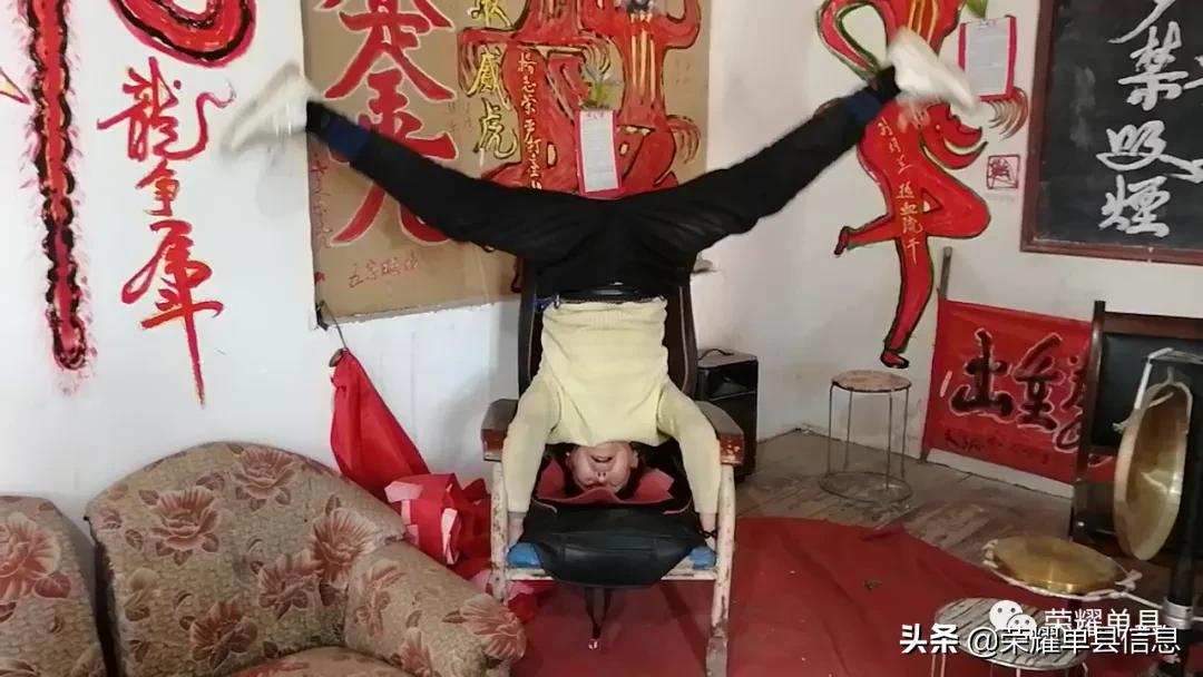 大衣哥朱之文的家乡：88岁的赵鸿燊能倒立、骑独轮车