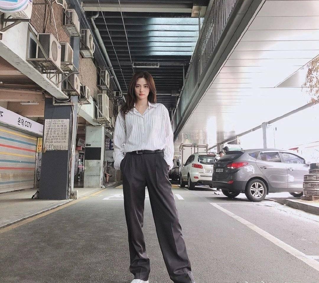 连续三年被评为亚洲第一美女,曾被评为韩国演艺圈第一美女