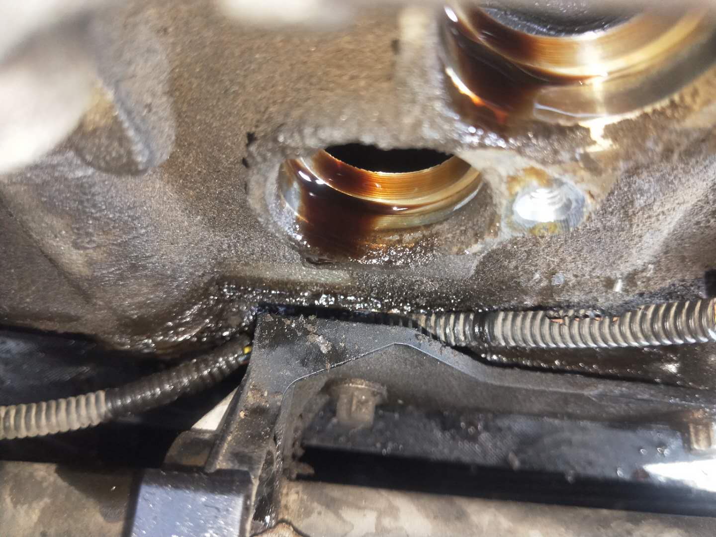 2010款宝马523发动机漏油,宝马523li发动机维修翻新