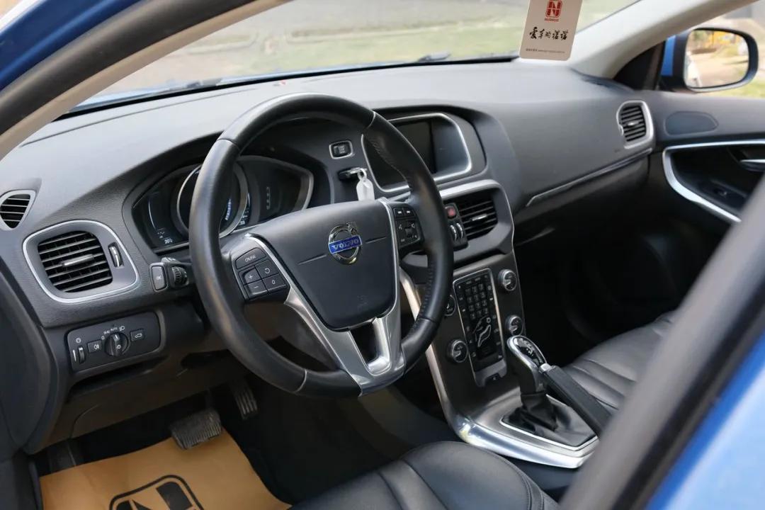 15款v40沃尔沃二手,二手沃尔沃v40多少钱