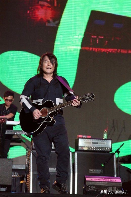 一个电风扇一把吉他就能开演唱会,电吉他一个人可演出
