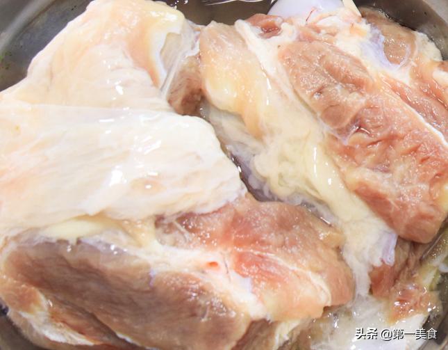 骨汤要放哪些调味料才好喝,做骨汤什么时候放盐