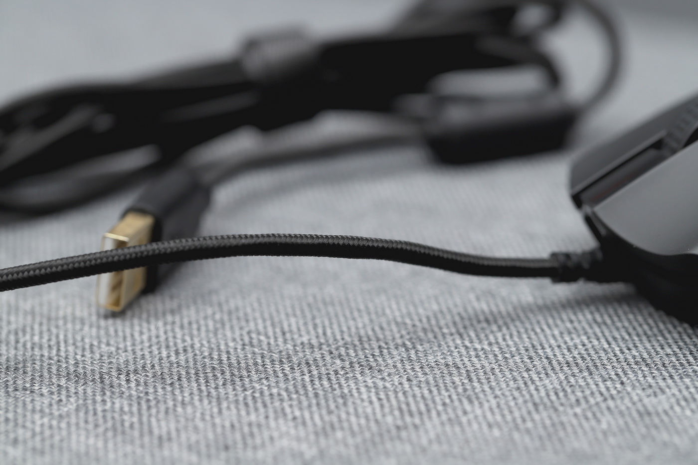 硬核工艺65g不打孔轻量化游戏鼠标,测评吃鸡单手键盘鼠标推荐