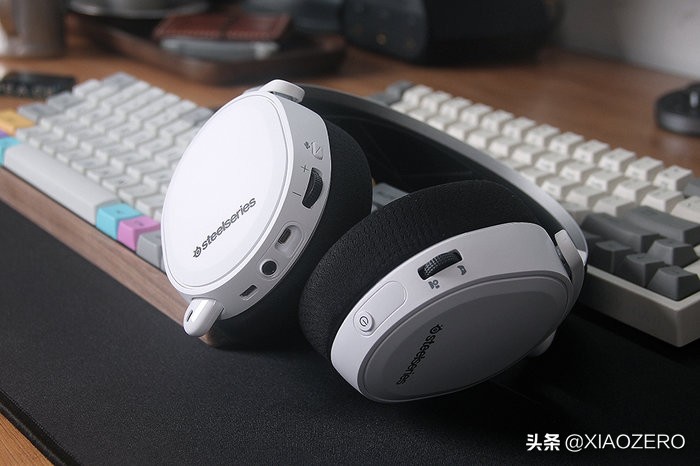 没有什么桌面几点零,折腾不止的电脑桌面好物分享