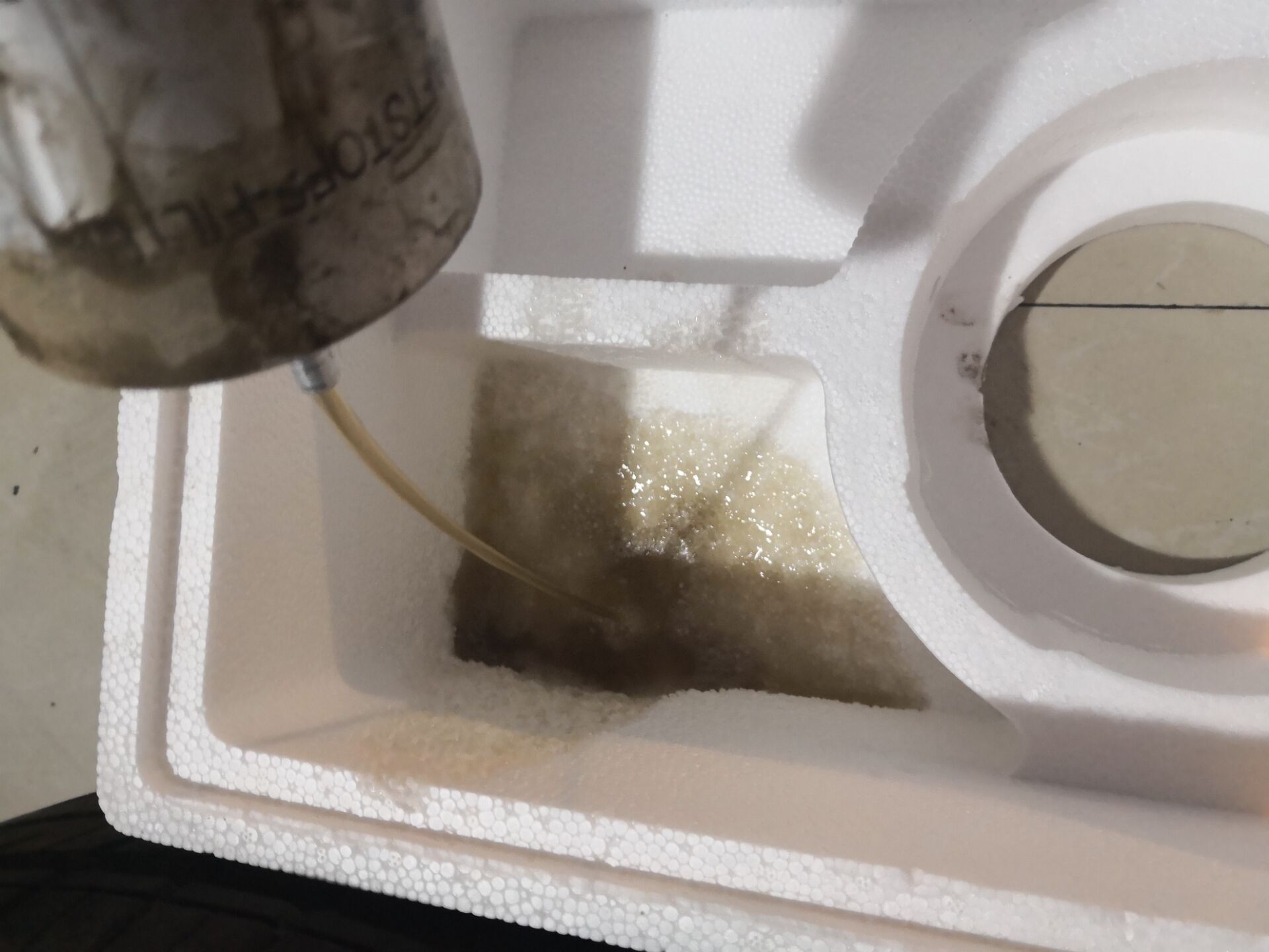 奥迪a6l2.0t气门油封烧机油,老款奥迪a6l2.0烧机油怎么解决