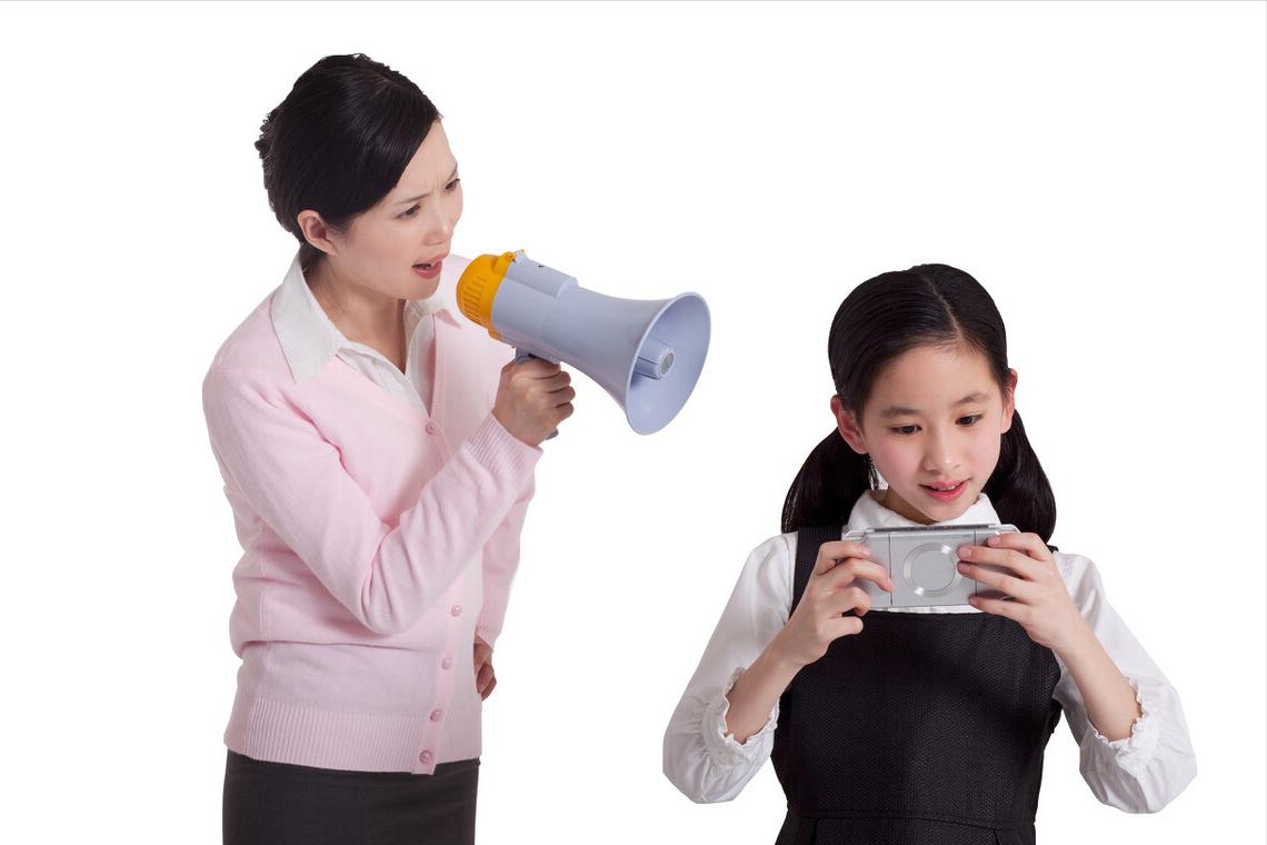 孩子到叛逆期油盐不进软硬不吃,青春期的孩子不和父母沟通怎么办