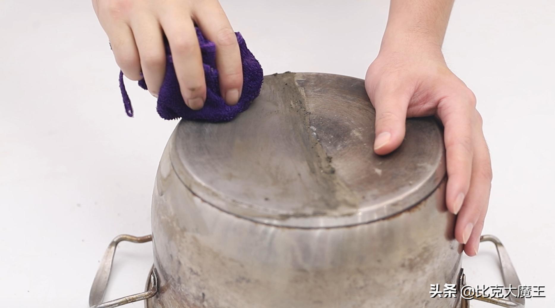 去除不锈钢锅底黑垢妙招,不锈钢锅底黑垢去除方法