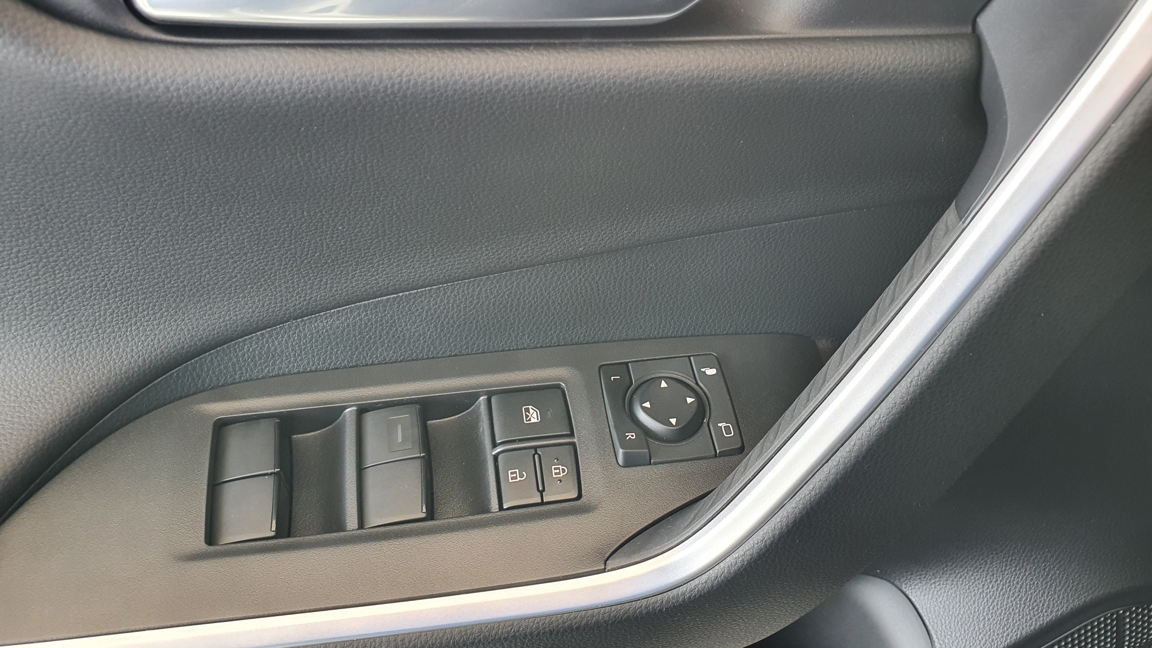 丰田荣放买什么配置性价比高,丰田荣放三大件怎么样