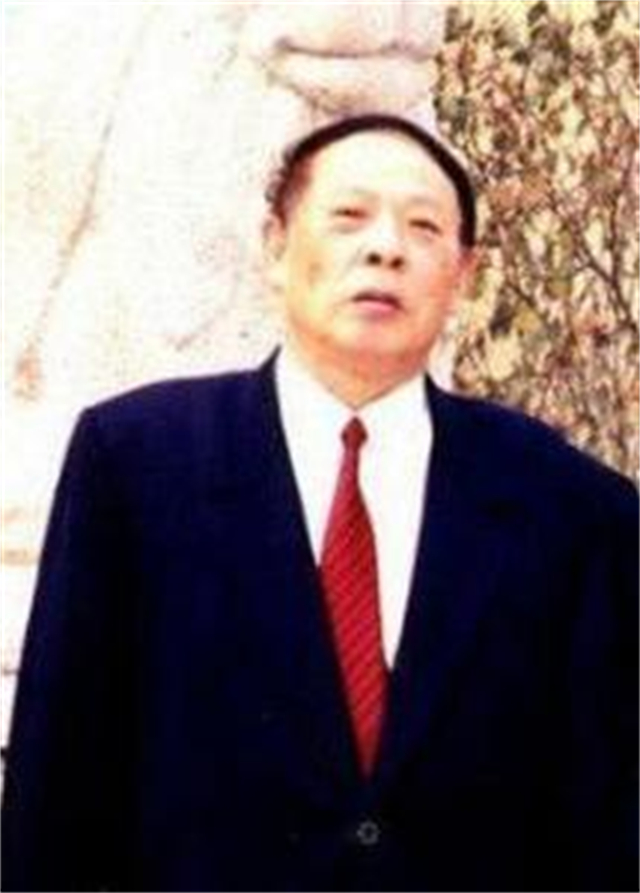 毛主席追悼会拟定亲属名单，长女李敏：少了父亲的亲侄子，贺麓成