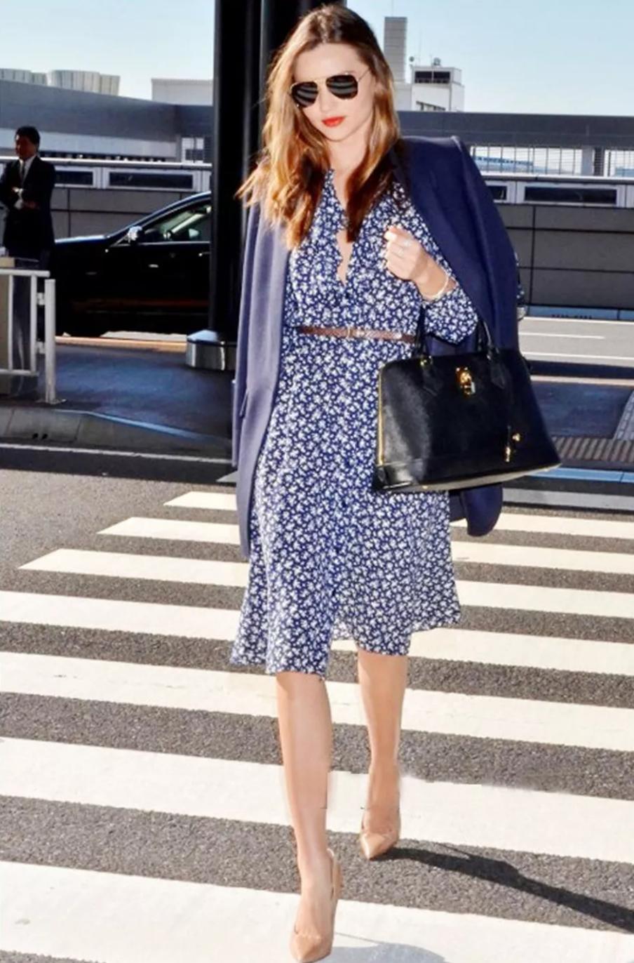 碎花裙这样穿又仙又美又洋气,春天必备的粉色系碎花裙来了