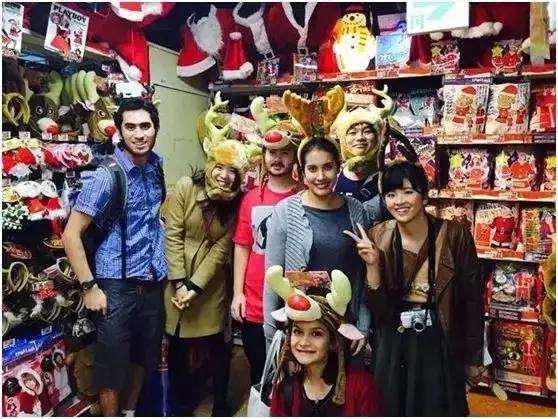 服了！这家又杂又乱又挤的杂货店年入569亿连开334家