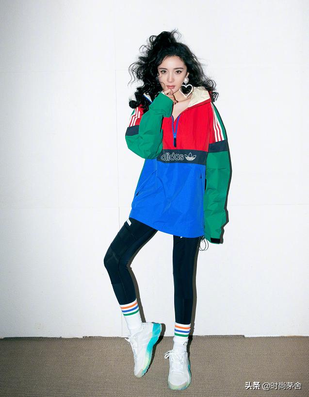 学生*党**别再露脚踝了，杨幂的“袜子包裤”火了，00后这么穿潮爆了