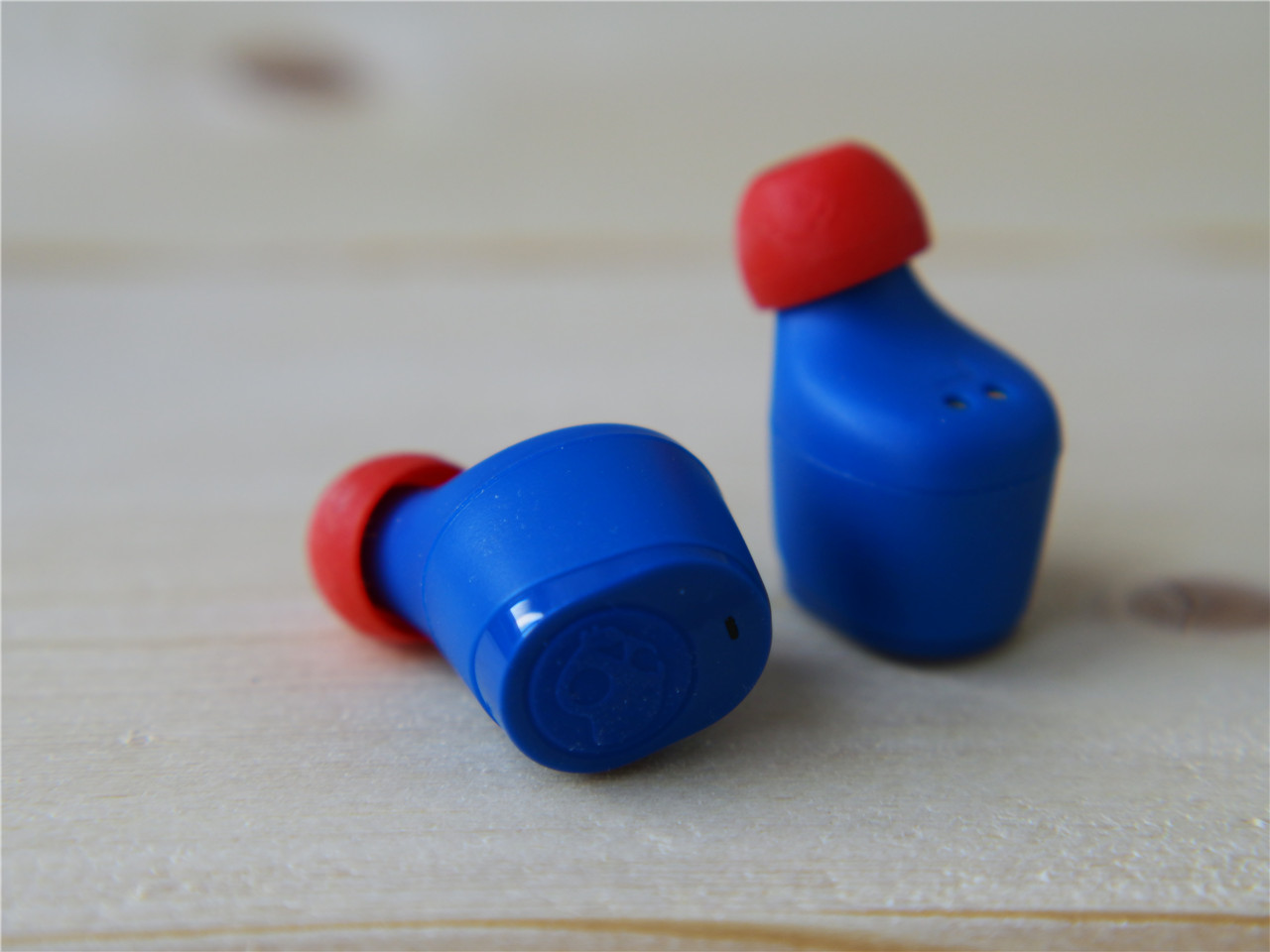 SkullcandyHESHEVO无线头戴蓝牙耳机,骷髅头吉布豆蓝牙耳机测评