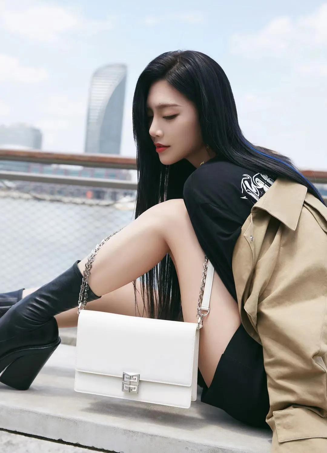 乃万曾可妮直播,纪梵希女包值钱吗