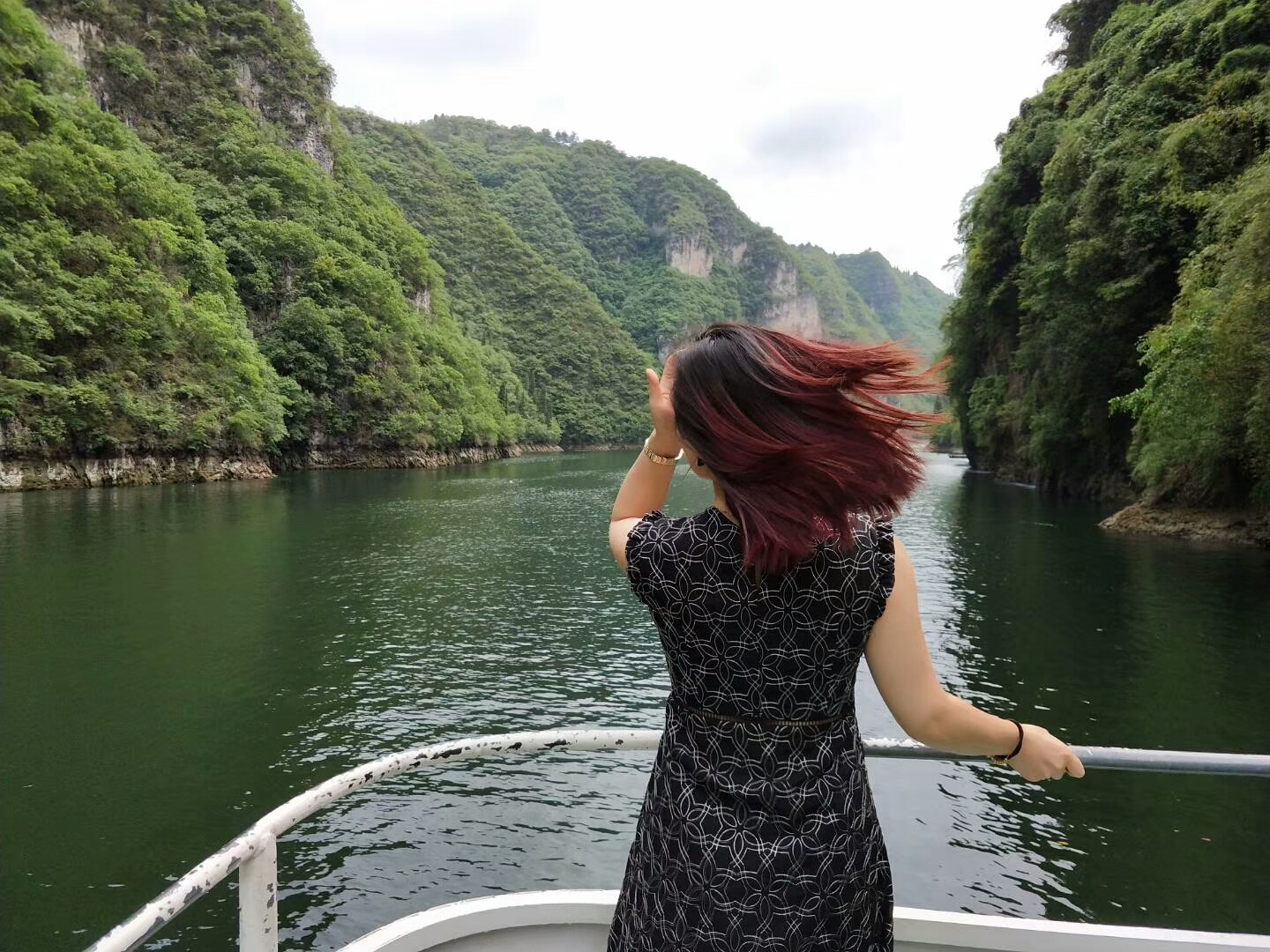 走近鑫源房产何家敏的奋斗：一年365天，一天500通业务电话