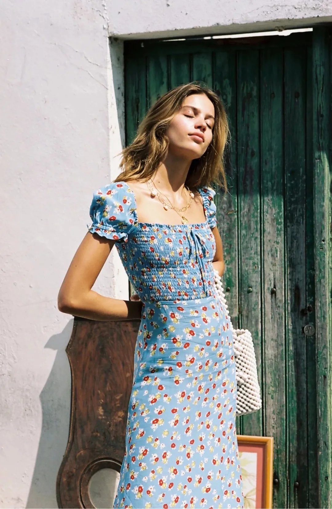 新款妈妈装修身显瘦碎花裙,绿色碎花裙搭配帆布鞋好看吗