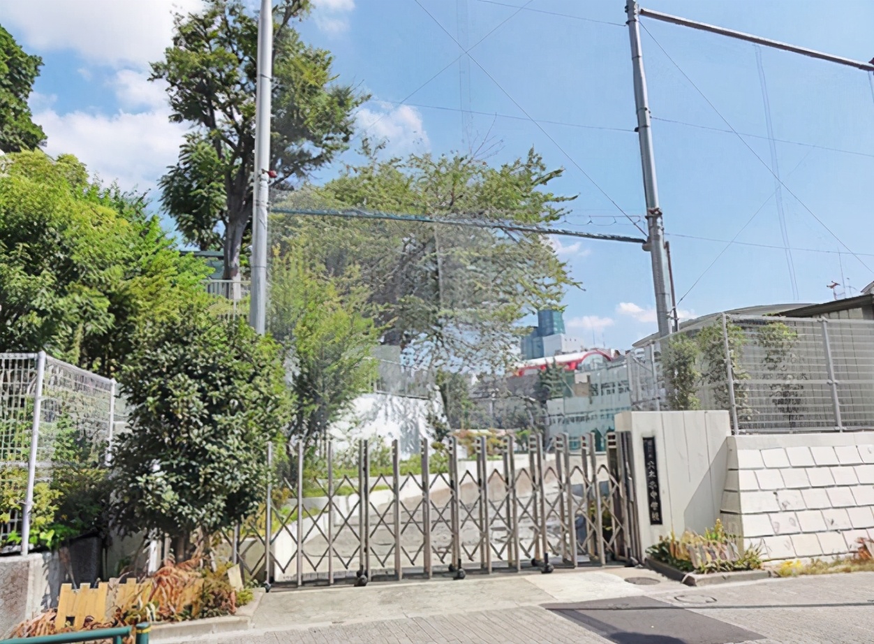 坐拥六本木都市核心，尽享时尚便利生活