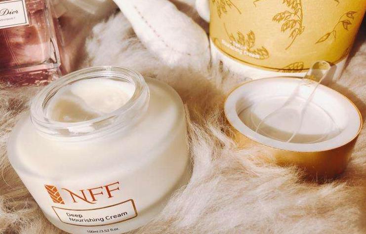 抗衰老皮肤干燥的面霜,对抗干纹的面霜