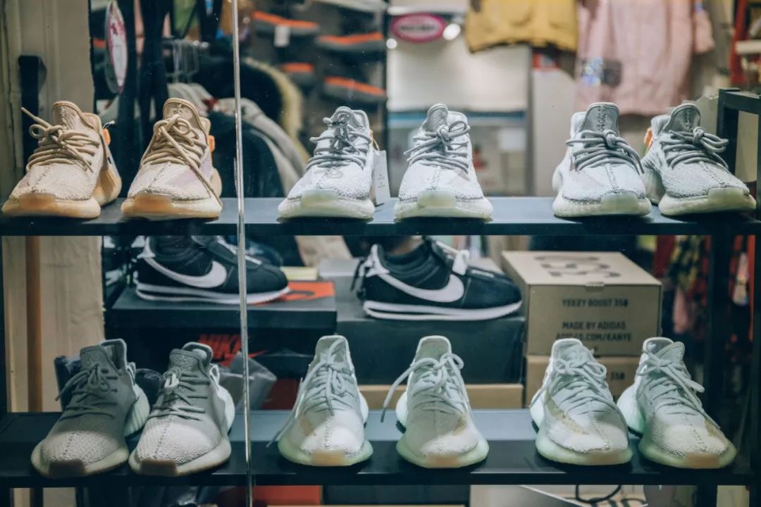 鍗楀潽鍦颁笅璐墿澶╁爞,鍦颁笅鍟嗗満閲嶅簡琚仐蹇樼殑璐墿澶╁爞