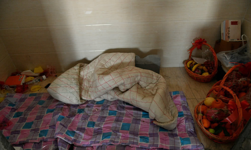 网红流浪大师被层层包围,流浪大师被围观事件