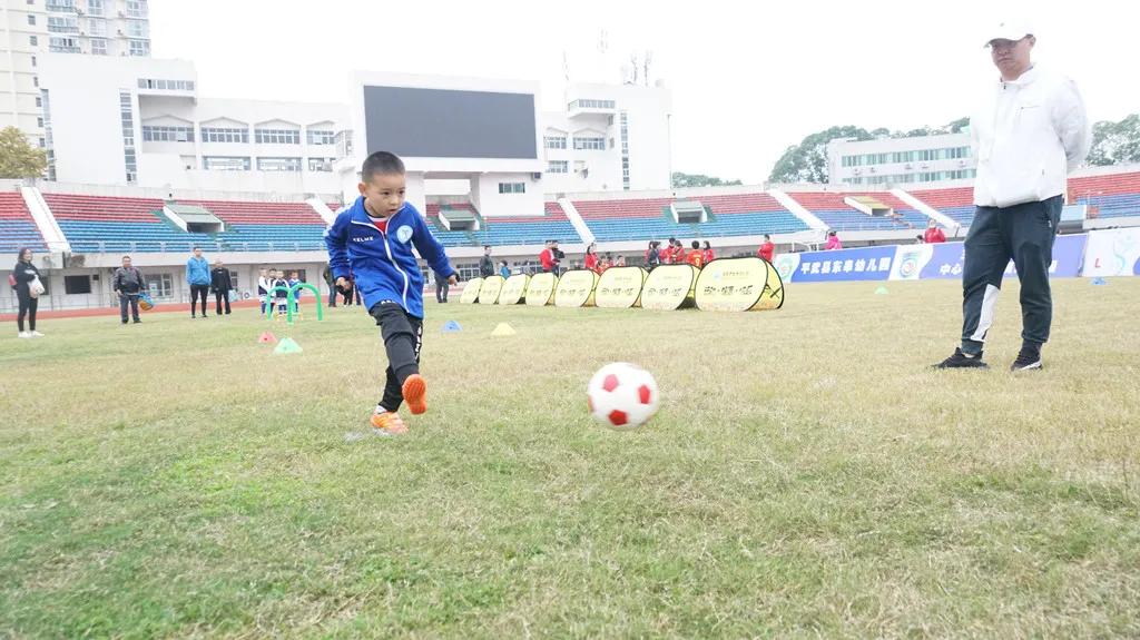 北川永昌幼儿园参加绵阳市首届幼儿足球嘉年华展示大会获佳绩