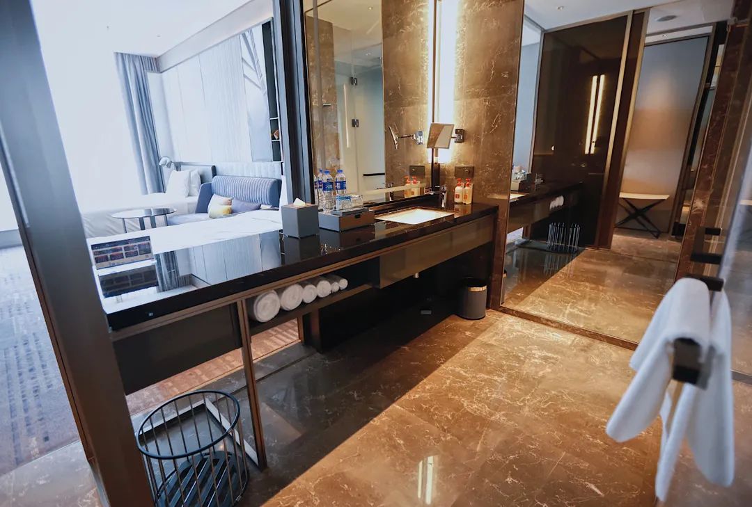 奥克斯皇冠假日酒店,奥克斯中心皇冠假日酒店自助餐