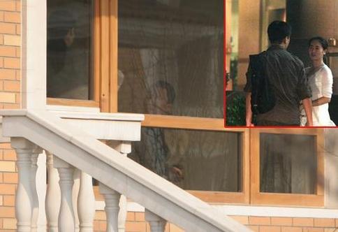 白月光是肖战和谁的,白月光是男主男扮女装的知乎小说