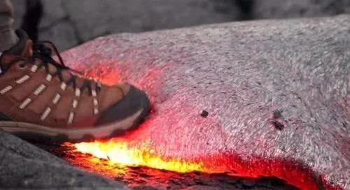 不小心掉入火山如何自救,如果掉进岩浆会怎样自救