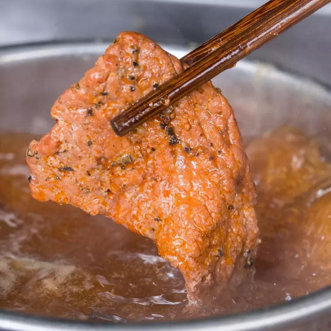 排到凌晨2点！曝光魔都这家「牛排火锅」，1折吃垮老板！