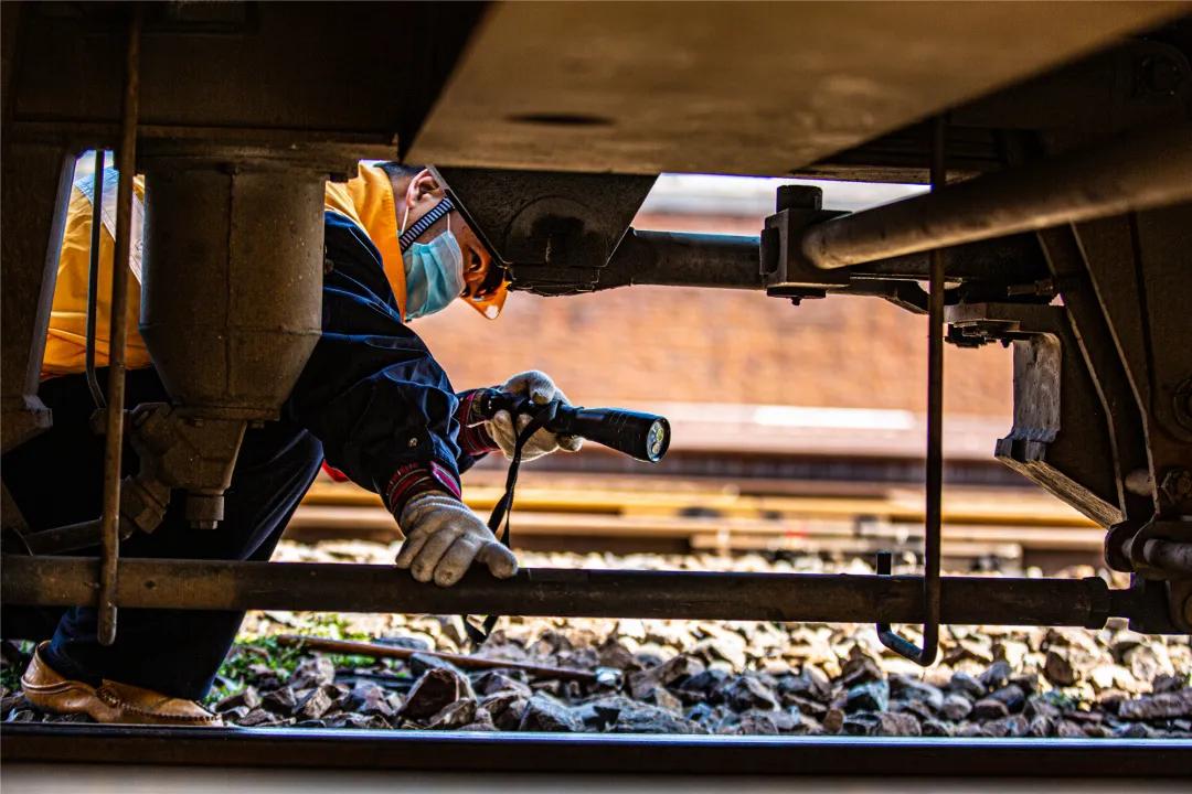 战疫情保春运铁路警察在行动,抗击疫情守护平安摄影征稿